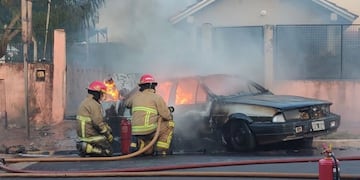 Contrabando de combustible en Puerto Iguazú: un auto se incendió en plena avenida.