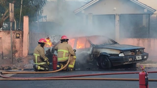 Contrabando de combustible en Puerto Iguazú: un auto se incendió en plena avenida.