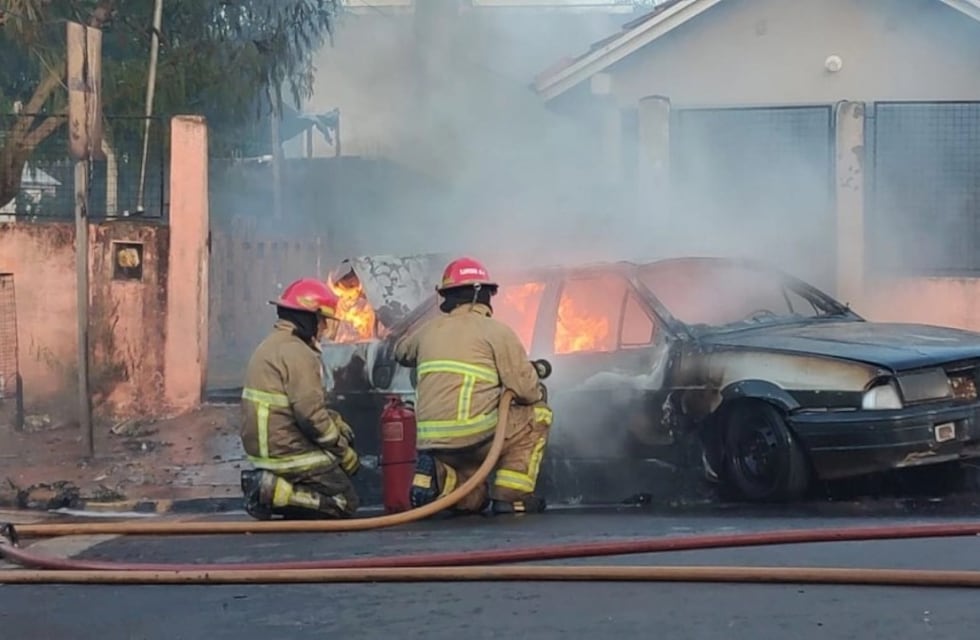 Contrabando de combustible en Puerto Iguazú: un auto se incendió en plena avenida
