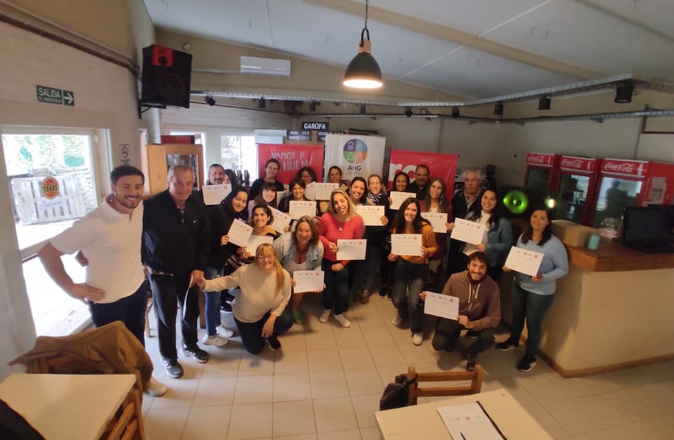 Realizaron doble jornada de capacitación en servicios turísticos en Pehuen Co