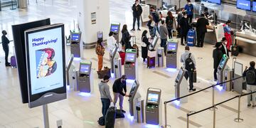 La BBC catalogó el éxodo de argentinos al exterior como una situación "sin precedentes". Foto: AP