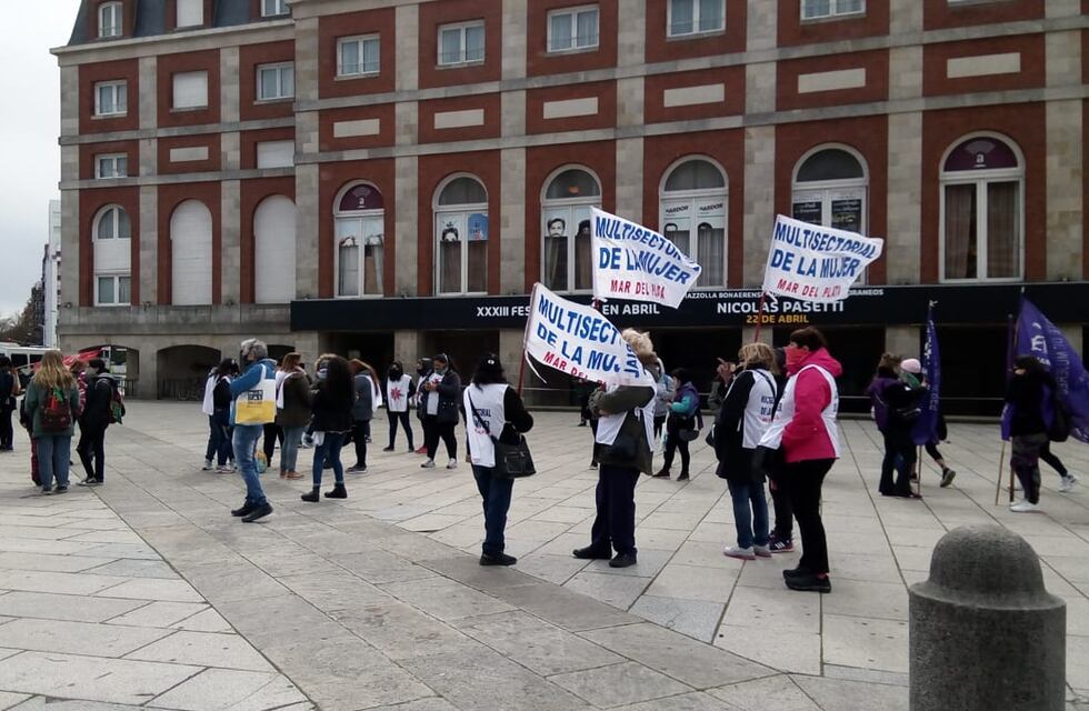 Más de 40 agrupaciones y 300 civiles apoyaron a la familia de la joven abusada en el Camping El Durazno