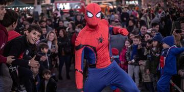 En la última Noche de las Peatonales se vieron algunos disfraces como antesala del evento.