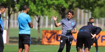 El DT Guillermo Farré mete cuatro cambios en un Belgrano sin margen de error (Prensa Belgrano).