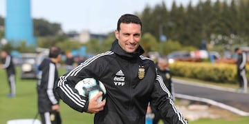 ¡No lo vas a creer! El desopilante pedido de Lionel Scaloni en el partido de Los Lakers que es furor.