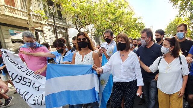 Patricia Bullrich marchó este sábado junto a otros referentes de la oposición.