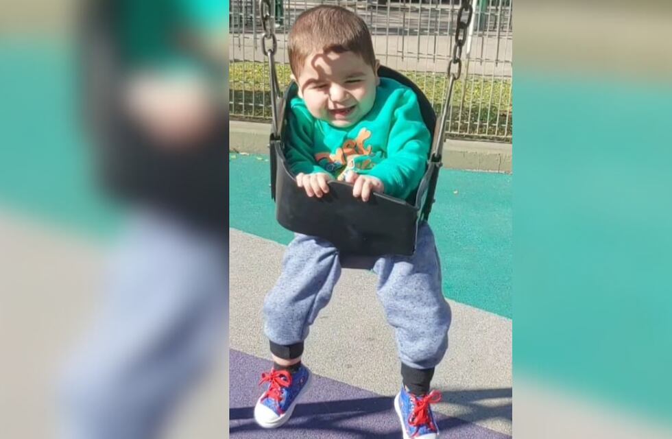 El tierno video de Santi, el pequeño sanjuanino que fue operado del corazón jugó por primera vez en una plaza y está muy feliz