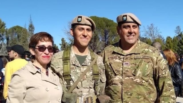 Pablo Córdoba, el soldado que murió en Zapala, junto a sus padres.
