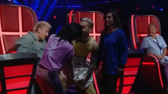 Soledad Pastorutti le hizo un chiripá a Ricky Montaner en "La Voz Argentina".