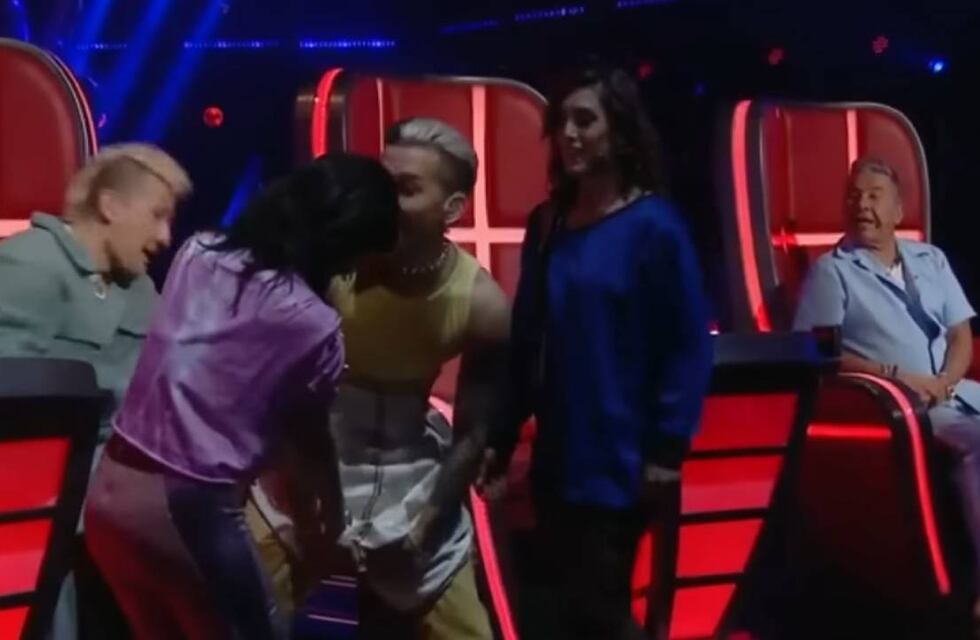 Soledad Pastorutti le hizo un chiripá a Ricky Montaner en “La Voz Argentina”