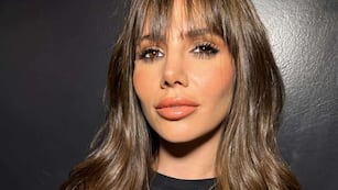 Romina Uhrig se adelantó a la primavera con top mega escotado y dejó al descubierto sus tatuajes