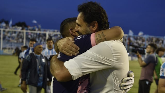 Carlos Bossio puso a Racing de Nueva Italia en otra final ( Ramiro Pereyra / La Voz).