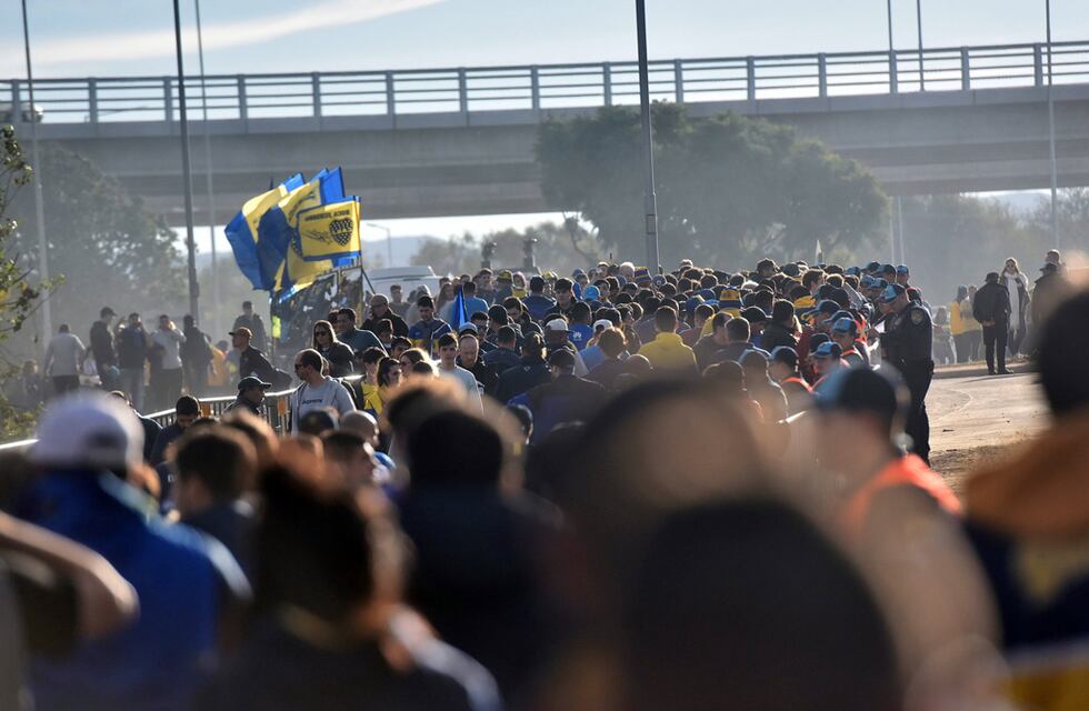 ¡Todo el color de la final! La previa de los hinchas de Boca y Tigre en las afueras del Mario Alberto Kempes