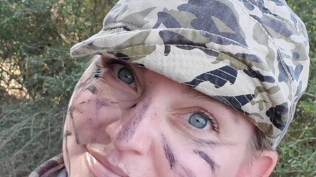 Makoa Kris Johnston caza junto a su familia.