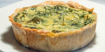 Ideal para combatir el frío: la brillante receta de tarta de zapallitos con crumble de queso de Osvaldo Gross.