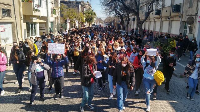Marcha y movilización a la Fiscalía, en reclamo del esclarecimiento del abuso sexual en el Colegio San José
