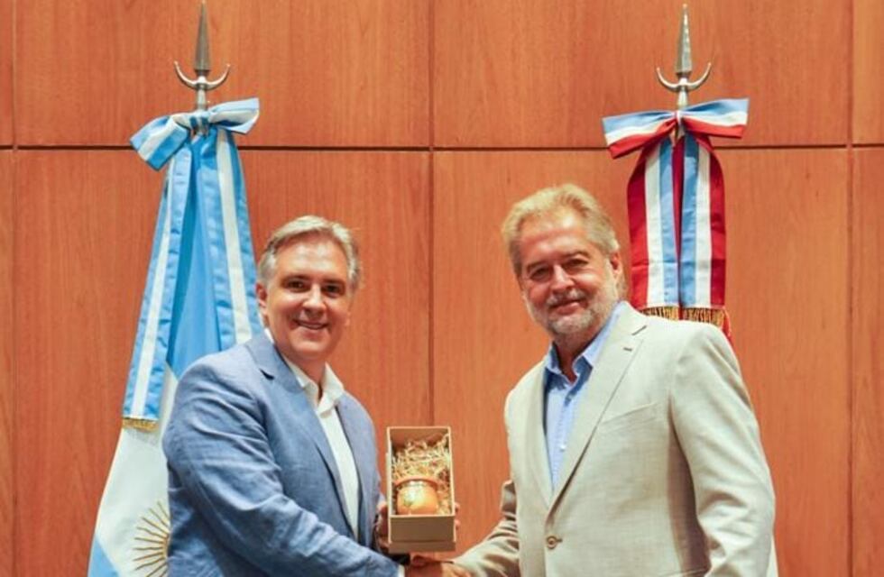 Roberto Mirabella se reunió con Martín Llaryora