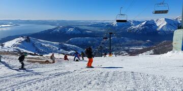 Cerro Catedral fue el escenario elegido por una pareja para casarse durante el fin de semana.