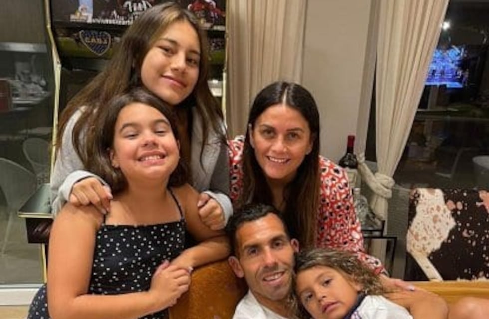 Con sus tres hijos y esposa, Carlos Tévez disfruta del sol y frío mendocino