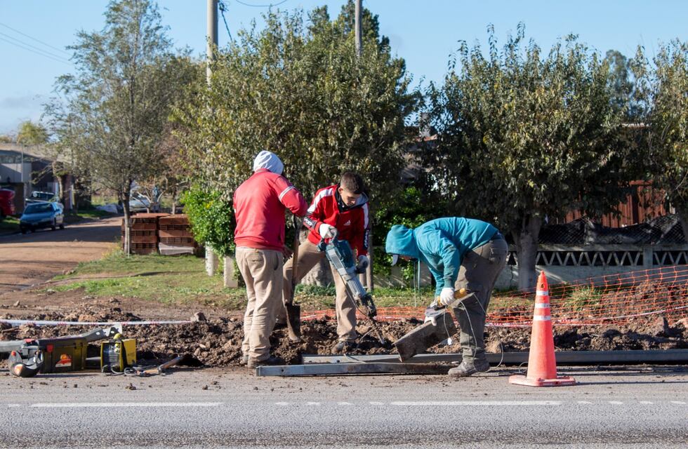Obras Públicas de Tres Arroyos trabaja en la readecuación de bajadas de la Ruta Nº 3