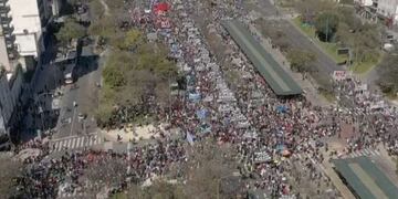 Cortes en la 9 de Julio dejaron colapsado el tránsito en el centro.