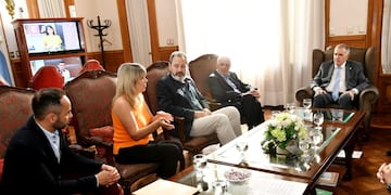 Gobernador Osvaldo Jaldo en Reunión con especialistas en la lucha contra el Parkinson