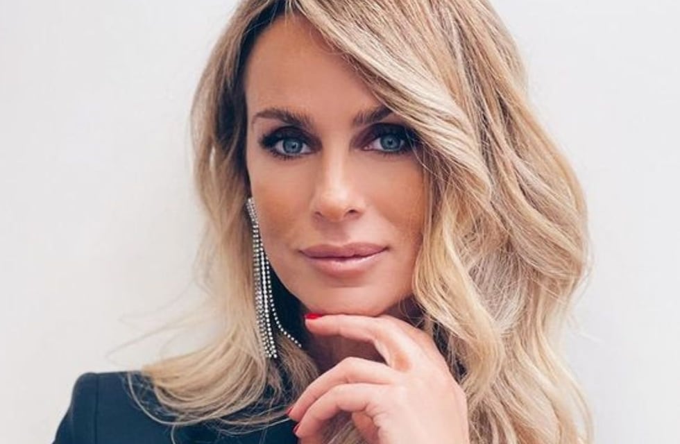 Con 43 años recién cumplidos, Sabrina Rojas decidió renovar su look: “¿Volumen o lacio?”