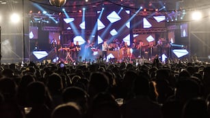 Fotografías del baile retorno de Cristian "El Loco" Amato en el Deportivo de Córdoba. (Gentileza de Elea Anestiades. Foto Archivo)