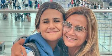 Amalia Granata llevó a su hija Uma Fabbiani al Aeropuerto Internacional de Ezeiza.