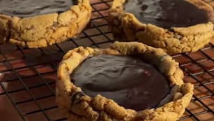 Cómo hacer galletitas rellenas de chocolate.