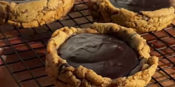Cómo hacer galletitas rellenas de chocolate.