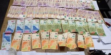 La droga entre otros elementos que la Policía secuetró en la casa donde Carlos estaba con arresto domiciliario.