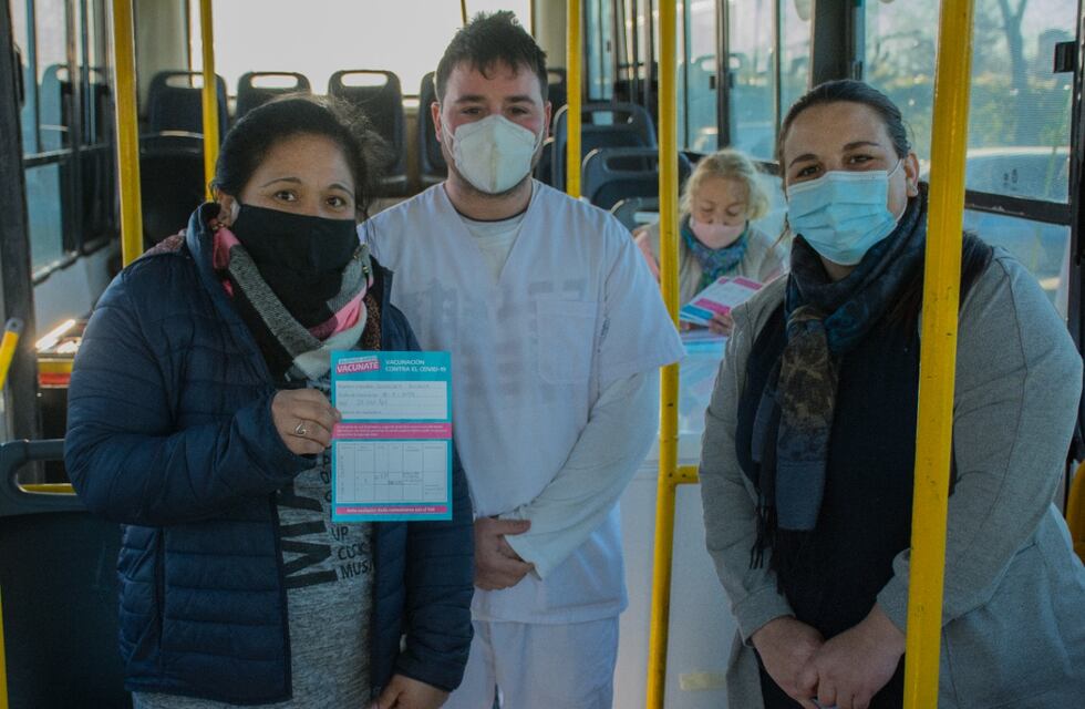 Vacunatorio móvil: inocularon a 43 azuleños contra el coronavirus