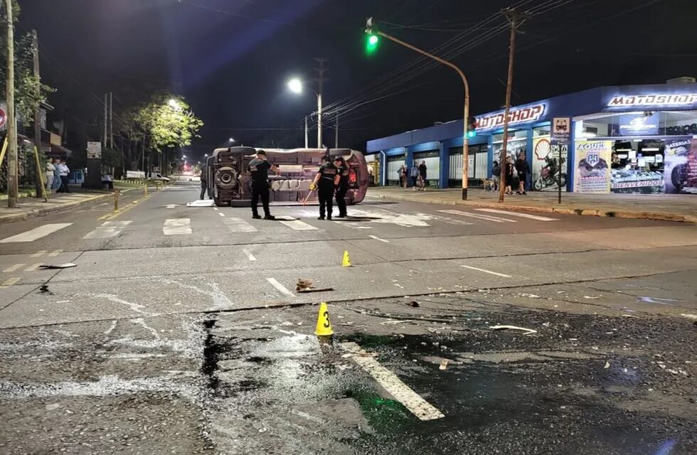 Una ambulancia y un utilitario colisionaron en Posadas y dejaron dos heridos