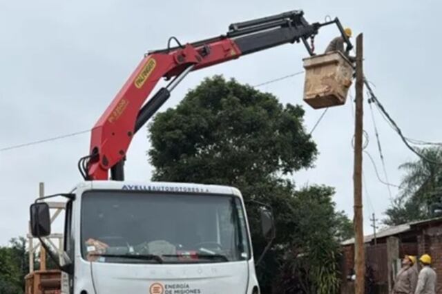 Energía de Misiones continúa con las tareas de recuperación en Iguazú tras la tormenta.
