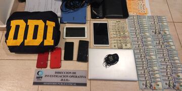 Dinero y otras pertenencias secuestradas por la Justicia de Villa María, en La Plata.