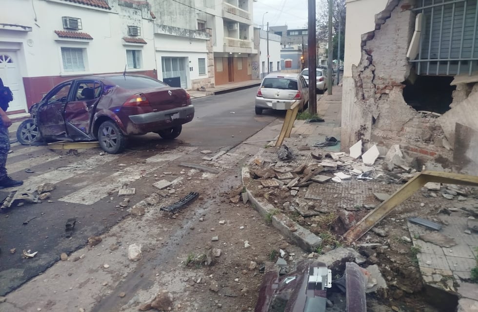 Chocó contra una casa y se fugó en Córdoba: “Fui a revisar la habitación de las niñas”