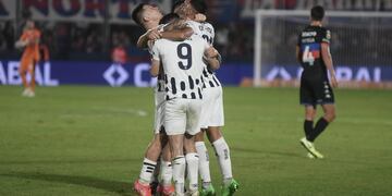 Todo Talleres se abraza por un triunfazo en Victoria (Federico López Claro / La Voz).