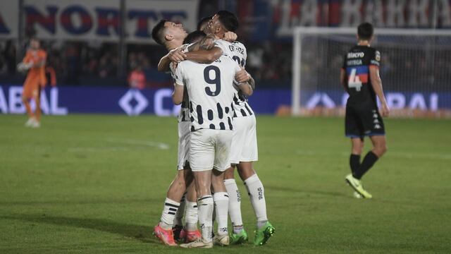 Todo Talleres se abraza por un triunfazo en Victoria (Federico López Claro / La Voz).