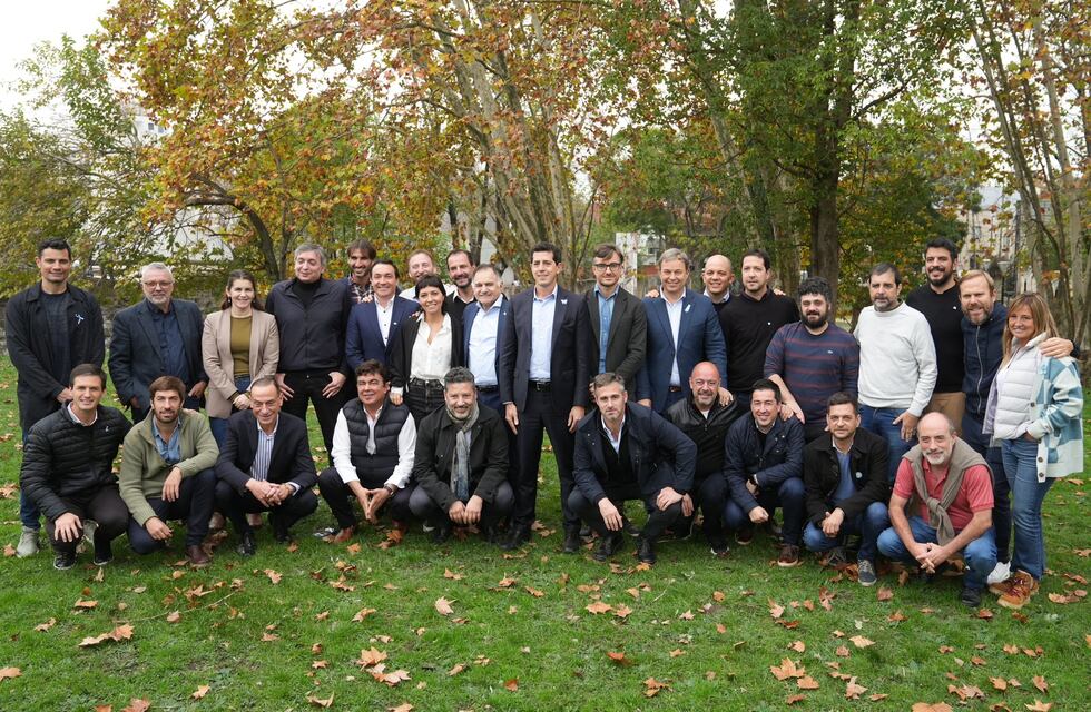 “Wado” de Pedro se reunió con intendentes bonaerenses y Máximo Kirchner: crece el respaldo a su candidatura