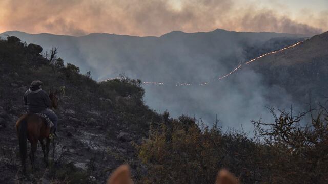 Continúan las llamas en la Argentina. Ya son nueve las provincias que tienen focos activos y crece la preocupación por la sequía en algunas zonas.