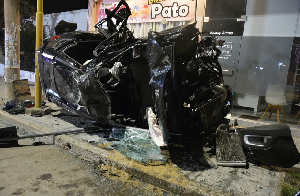 Impactante accidente con vuelco de un vehículo