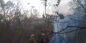 El incendio en la Ruta 303 fue controlado sin afectar las operaciones del Aeropuerto.