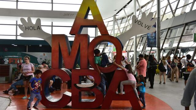 Mucho movimiento en la Terminal de Ómnibus de Córdoba.