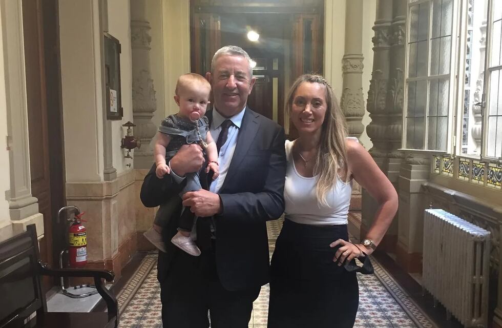 La hija de Julio Cobos cumplió un año y el exvicepresidente compartió tiernas postales familiares