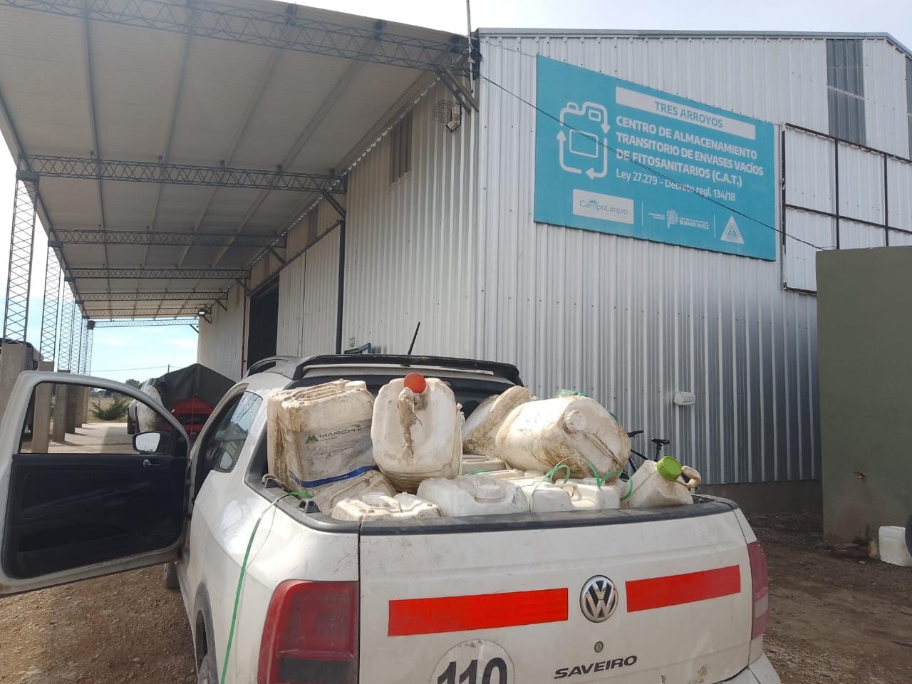 Hallan bidones de agroquímicos tirados en la sección quintas