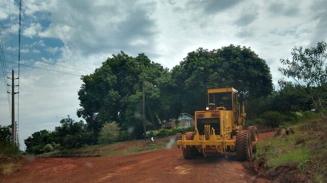 Obras viales en Puerto Piray.