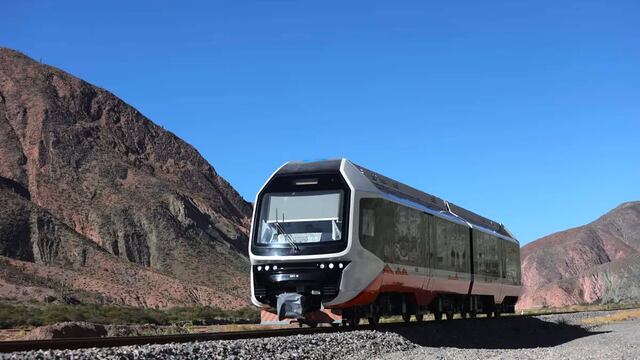 Una extraordinaria escenografía natural se despliega a lo largo del recorrido del Tren Solar de la Quebrada, en la provincia de Jujuy.