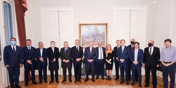 Melella participó de la reunión de gobernadores con el Presidente Fernández