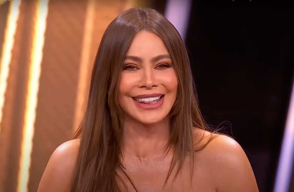 Sofía Vergara compartió fotos retro posando con una microbikini ultra escotada y alucinó a sus fans